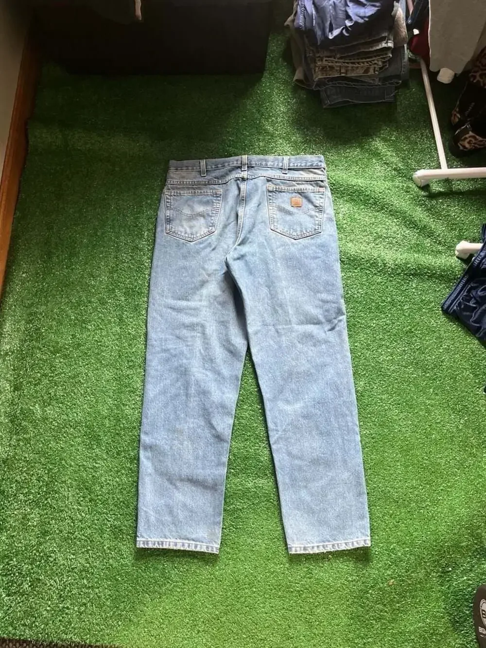 (1) Vintage Carhartt Relaxed Fit B160 STW Denim Work Jeans Light Wash